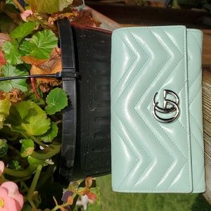 Mint Green Accessory with Elegant Design and Versatile Use